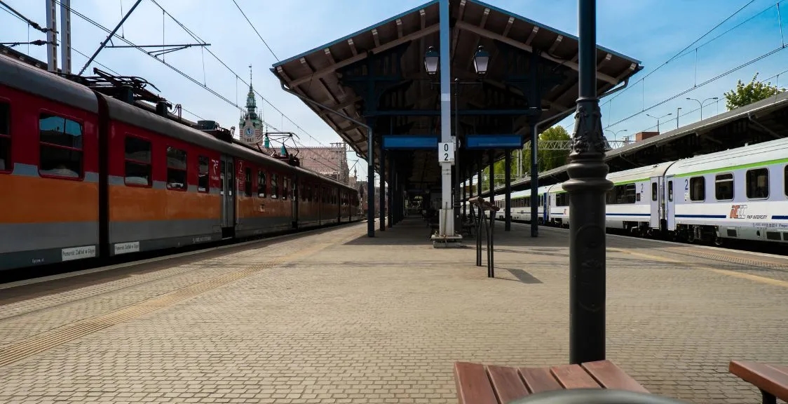 Jak dostać się z Krakowa na lotnisko Balice? Sprawdź najlepsze opcje!