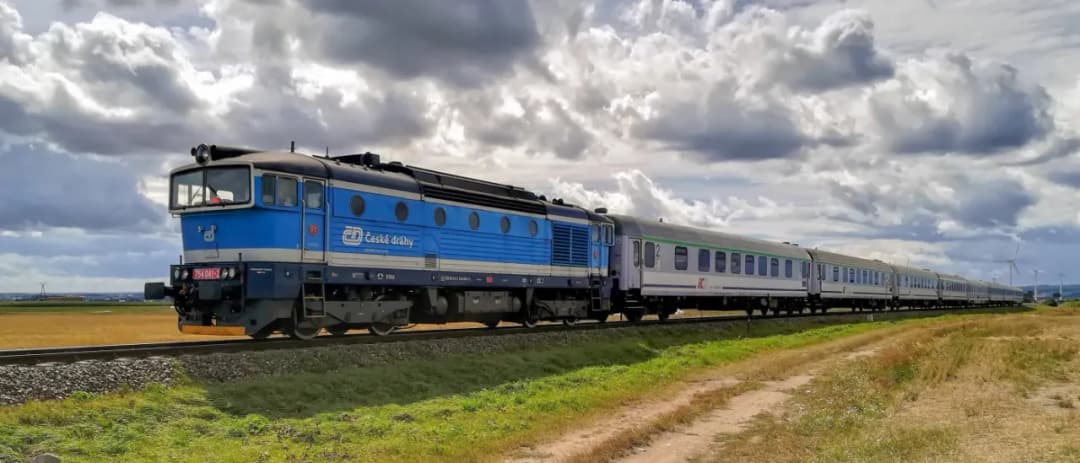 Jak dojechać do Jantaru pociągiem: brak bezpośrednich połączeń i przesiadki