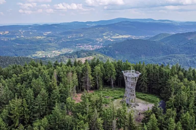 Ciekawe miejsca na wakacje w Polsce: Top 5 destynacji na wypoczynek